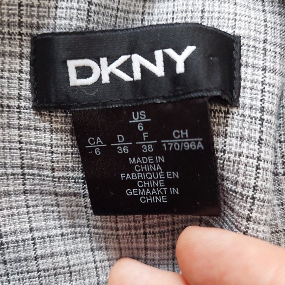 Grey plaid dress with deep v, ruffles, and belt, women's size 6 - Picture 8 of 8